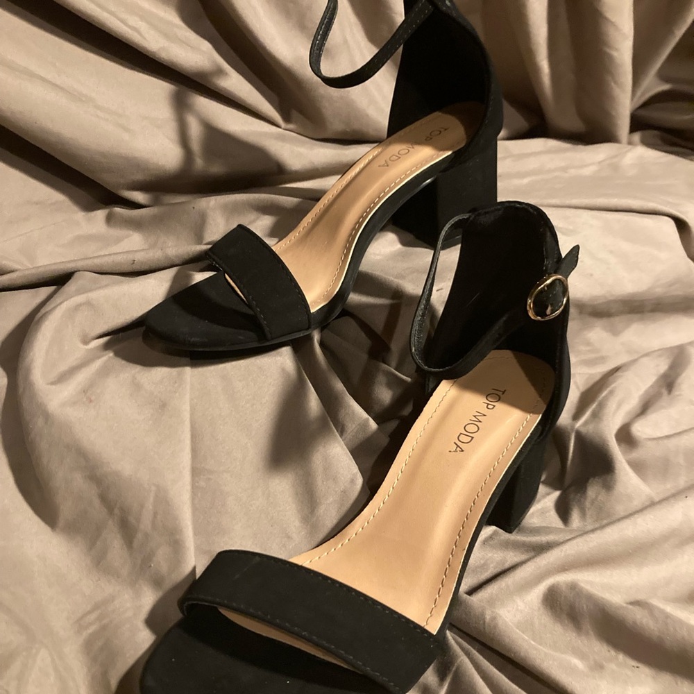 TOP Moda Black Heeled Shorts